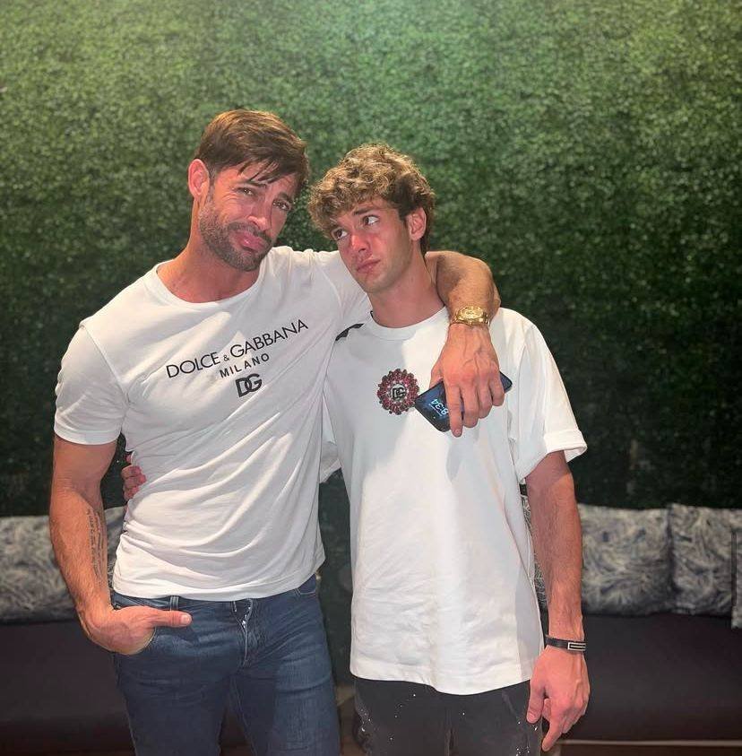 William Levy y sus hijos: ¡una foto navideña que derrite corazones! 2 471678844 1101275365171182 82906380039043002 n