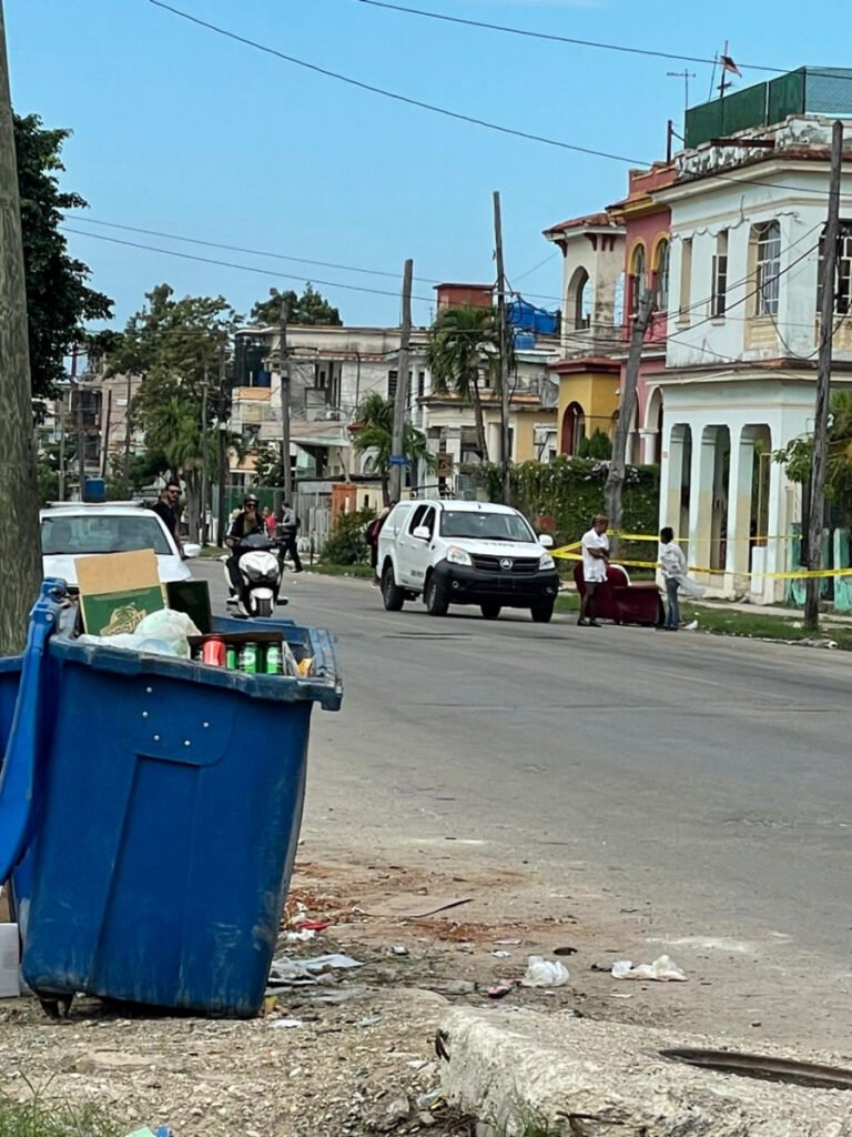Dejan a un hombre sin vida, sentado en un butacón, con una puñalada en el pecho 1 asesinadot2512